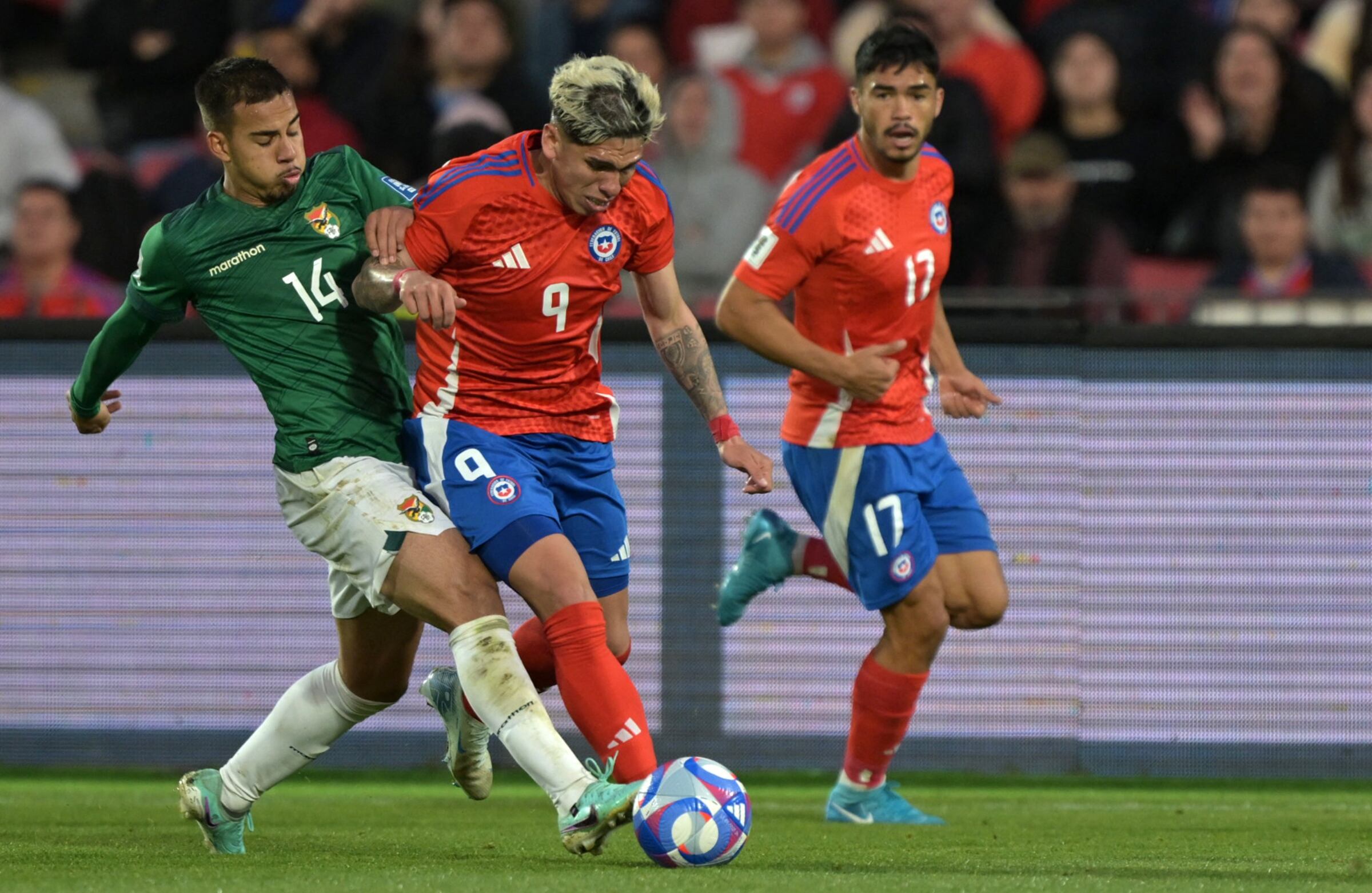Chile se juega ante Bolivia su última chance de soñar con el repechaje de las Eliminatorias Sudamericanas al Mundial 2026. (Foto: AFP)