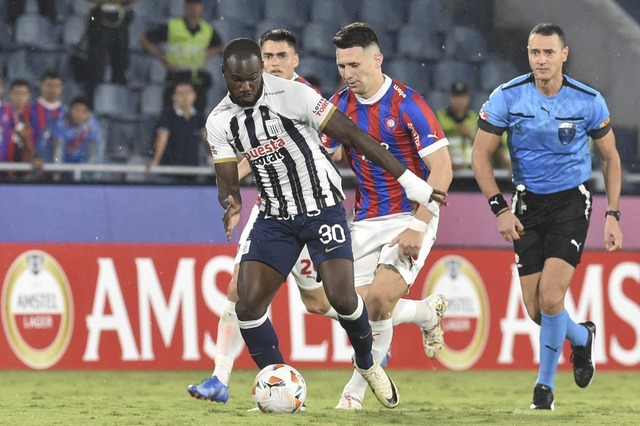 Jorge Morel - Cerro Porteño. (Foto: NORBERTO DUARTE / AFP)