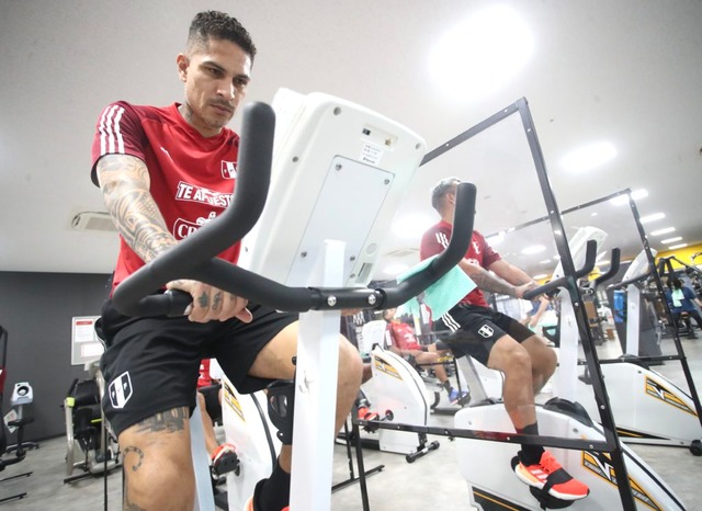 Selección Peruana ya entrena en Osaka, pensando en el duelo con Japón (Foto: FPF)