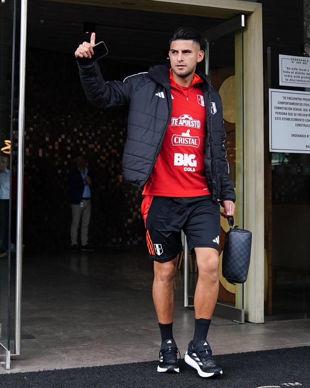 Los futbolistas de la Selección Peruana viajaron a Quito para el partido ante Ecuador. (Foto: FPF)