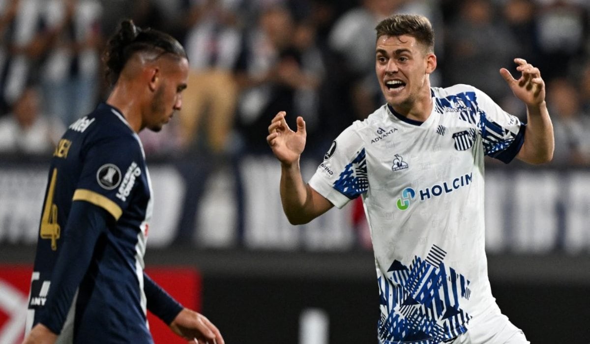 Federico Girotti marcó un doblete a Alianza Lima en Copa Libertadores 2025. (Foto: AFP)