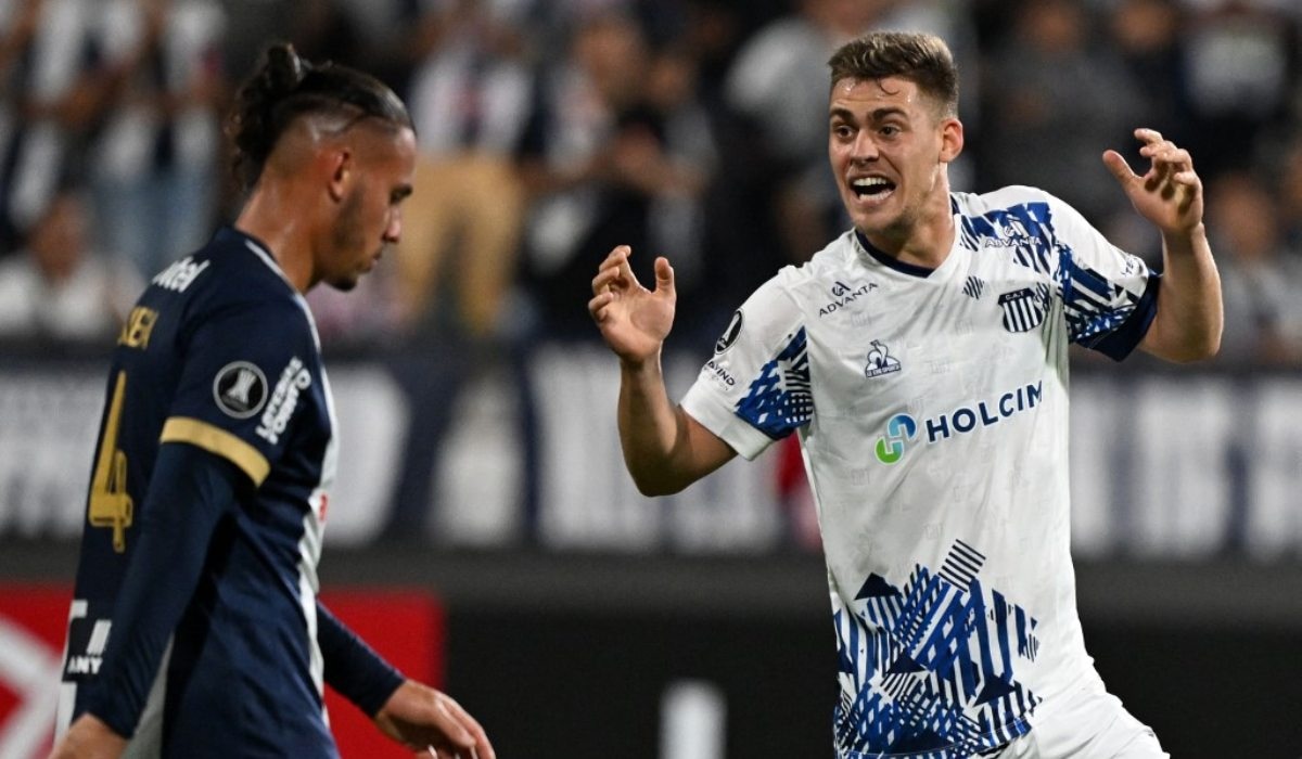 Federico Girotti marcó un doblete a Alianza Lima en Copa Libertadores 2025. (Foto: AFP)