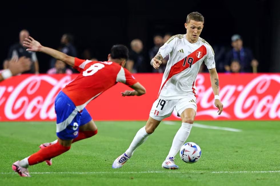 Sonne debutó oficialmente con la selección peruana ante Chile en la Copa América de 2024. (Foto: AFP)