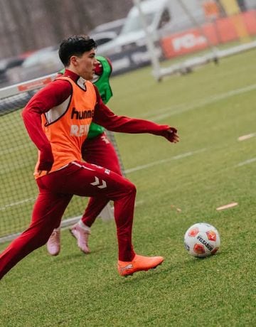 Chávez en su primera práctica con el club. (Foto: FC Colonia)