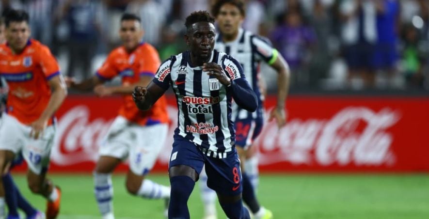 Eryc Castillo fue víctima de racismo, tras haber fallado el penal frente a 2 de Mayo. (FOTO: GEC)