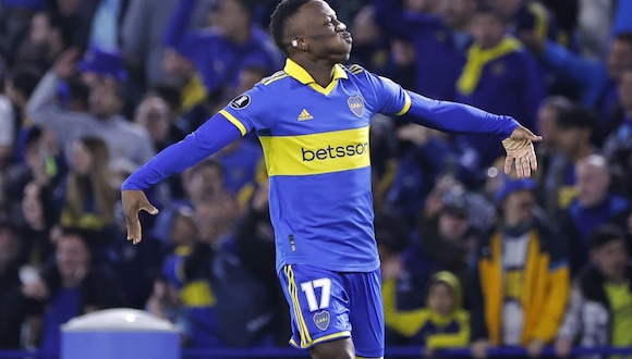 Luis Advíncula dio una asistencia y marcó un gol en la clasificación de Boca Juniors. (Foto: EFE)