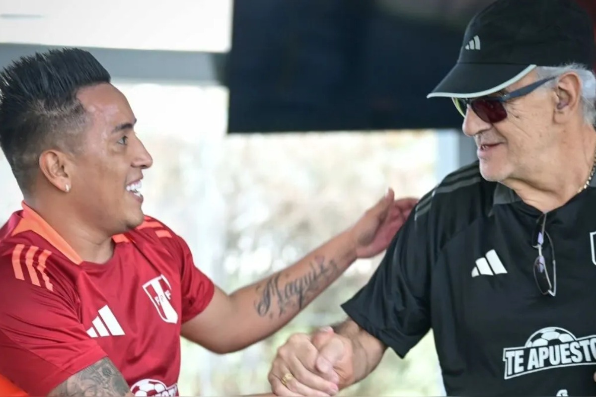 Jorge Fossati junto a Christian Cueva, a quien no ha dudado en defender desde su salida de la selección peruana. (Foto: FPF)