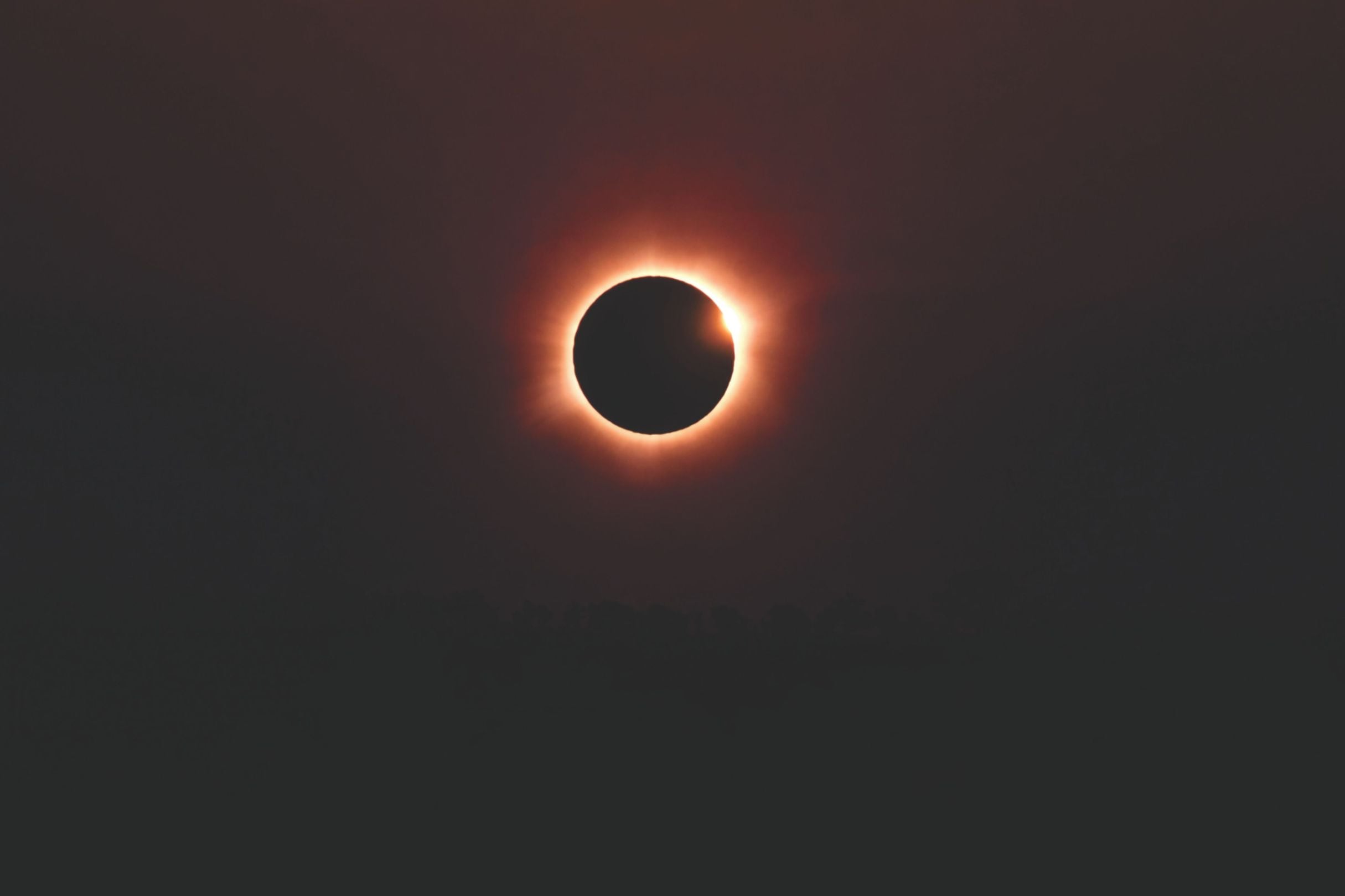Un eclipse solar es un fenómeno astronómico que ocurre cuando la Luna se coloca exactamente entre la Tierra y el Sol. (Foto: Gleive Marcio Rodrigues de Souza / Pexels)
