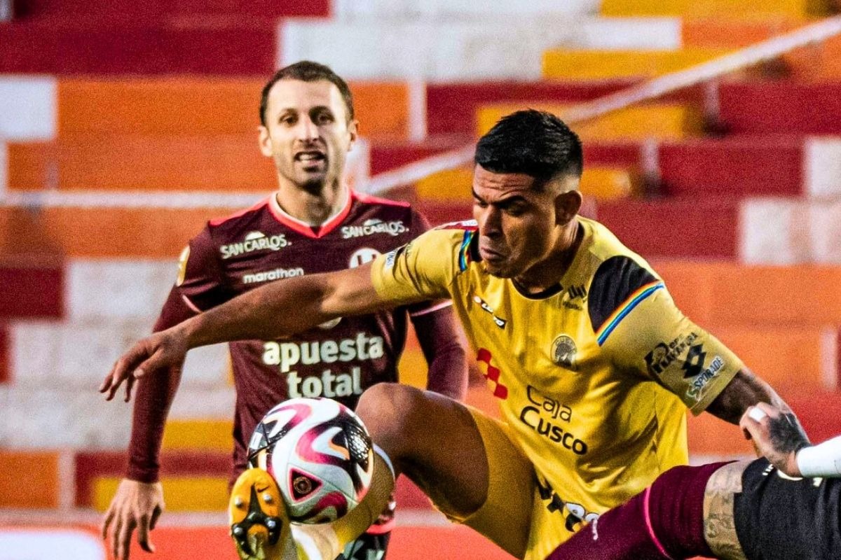 Un punto valioso en la altura: el UNOXUNO del sufrido empate de Universitario ante Cusco FC en Garcilaso de la Vega. (Foto: Liga1)