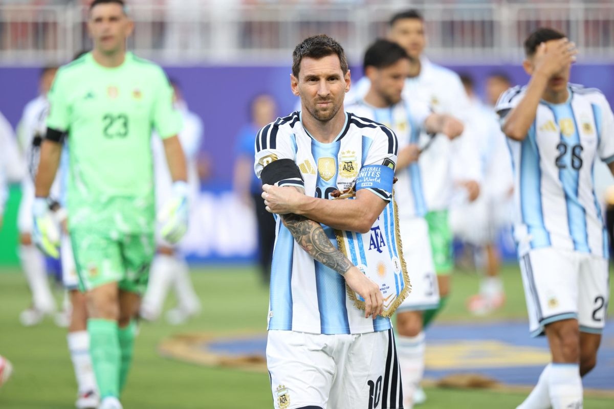 ¡Lo espera con ganas! Messi calentó la semifinal ante Inglaterra (Foto: EFE)