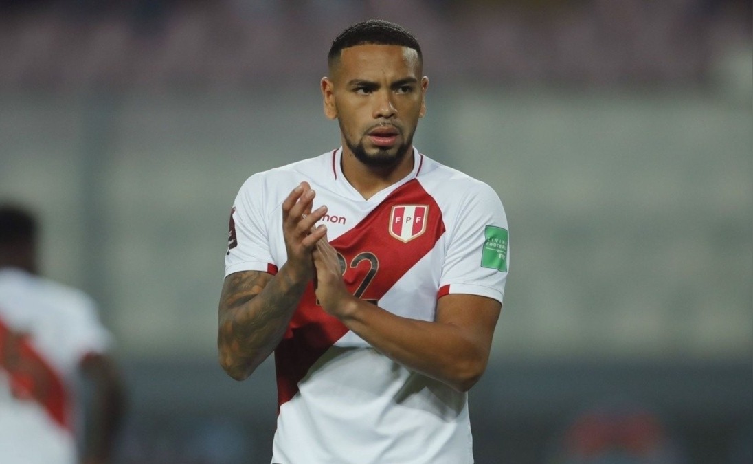 Alexander Callens se perderá el duelo ante Paraguay por molestías físicas. (Foto: GEC)