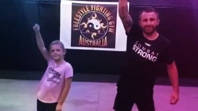 ¡Se unió a la 'fiebre’! Campeón de UFC realizó baile viral de TikTok junto a su hija [VIDEO]