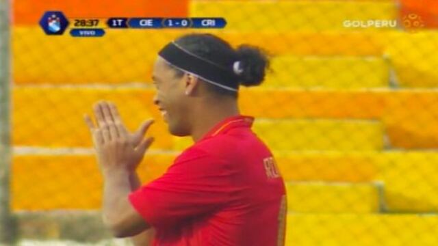 Ronaldinho hizo el 'pase del desprecio' y Cienciano golea 3-0 a Cristal