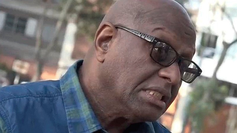 Elejalder Godos entró en la polémica al lanzar por los suelos una camiseta de Cienciano. (Foto: Difusión)