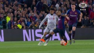¡Lo dejó en ridículo! El terrible 'caño' de Mohamed Salah a Arturo Vidal en el Camp Nou [VIDEO]