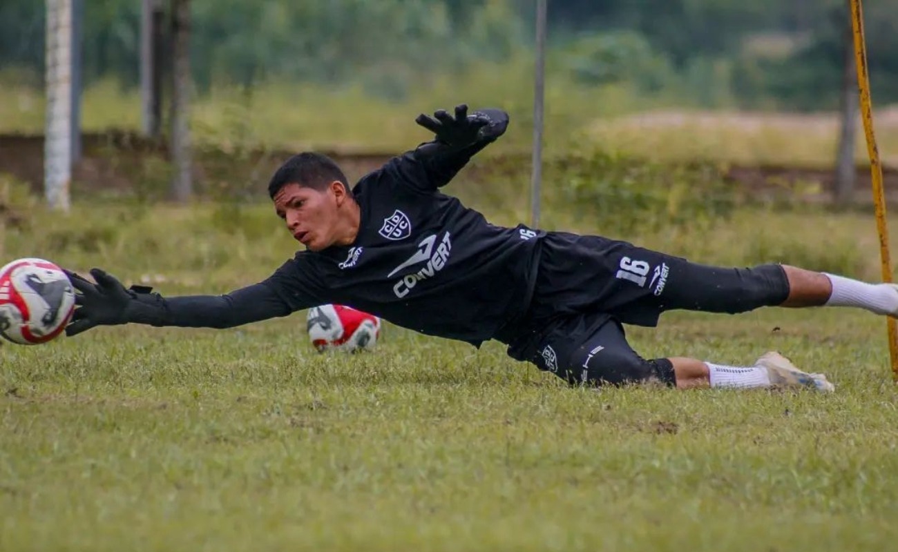 Diego López agradeció las muestras de cariño de los hinchas del fútbol. (Foto: diegolopezquispe_1)
