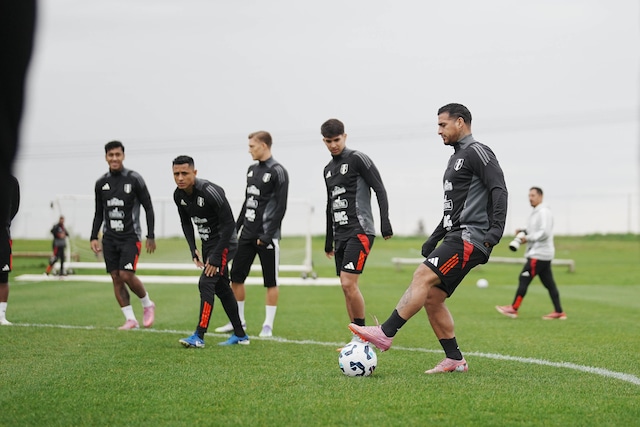 Selección Peruana cumplió su tercer día de entrenamientos en Montevideo ya con el equipo completo. (Foto: FPF)