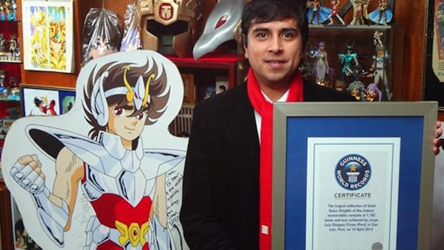 Multan a ganador del Récord Guinness por hacer un mural de Saint Seiya en su casa