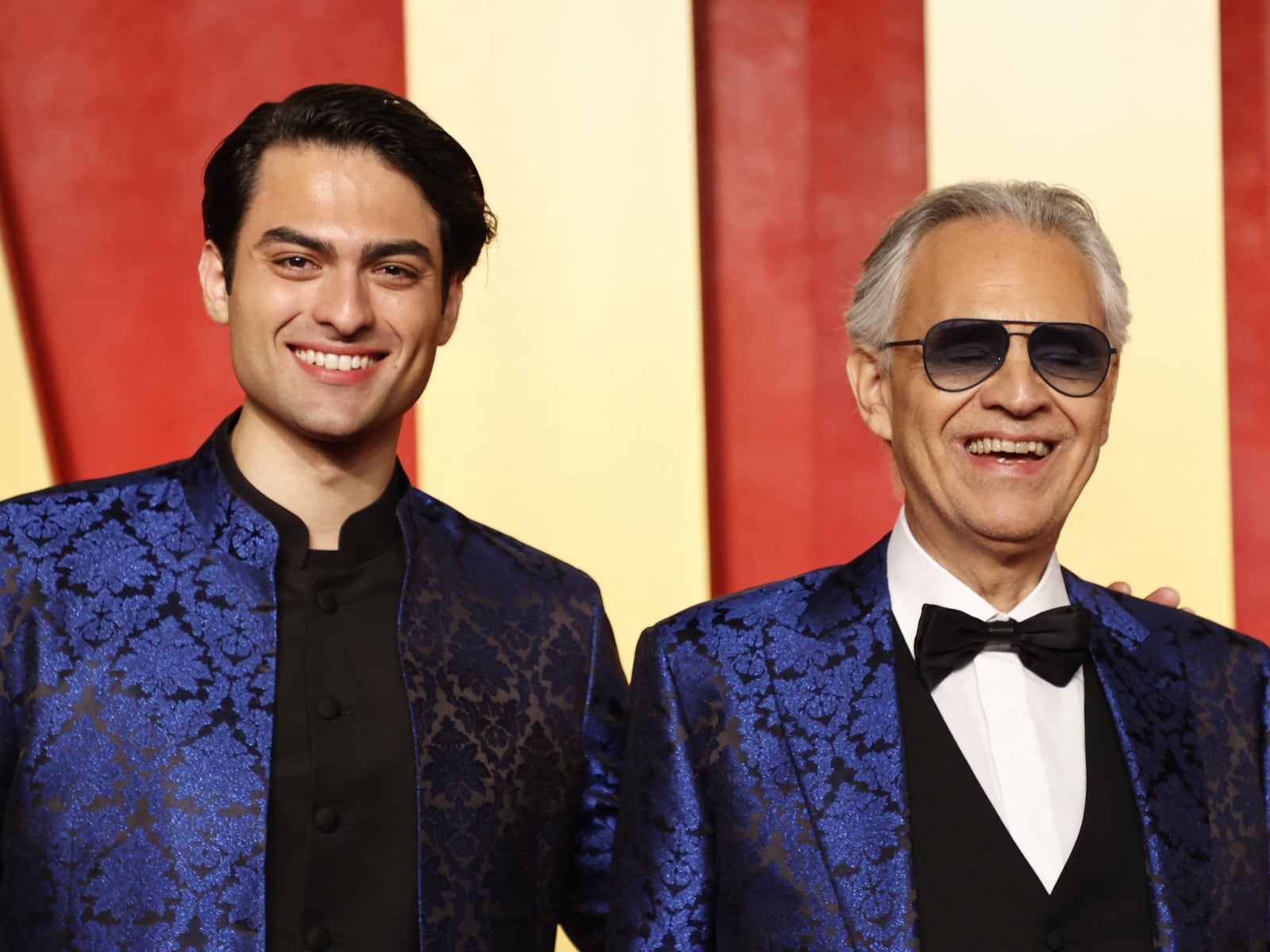 Andrea Bocelli y su hijo Matteo en la fiesta de Vanity Fair tras los Oscars 2024 (Foto: AFP)