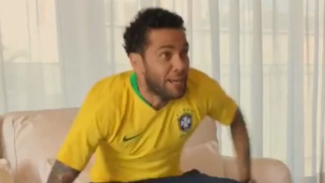 ¡Como un hincha más! El afiebrado festejo de Alves de los goles de Brasil ante México [VIDEO]