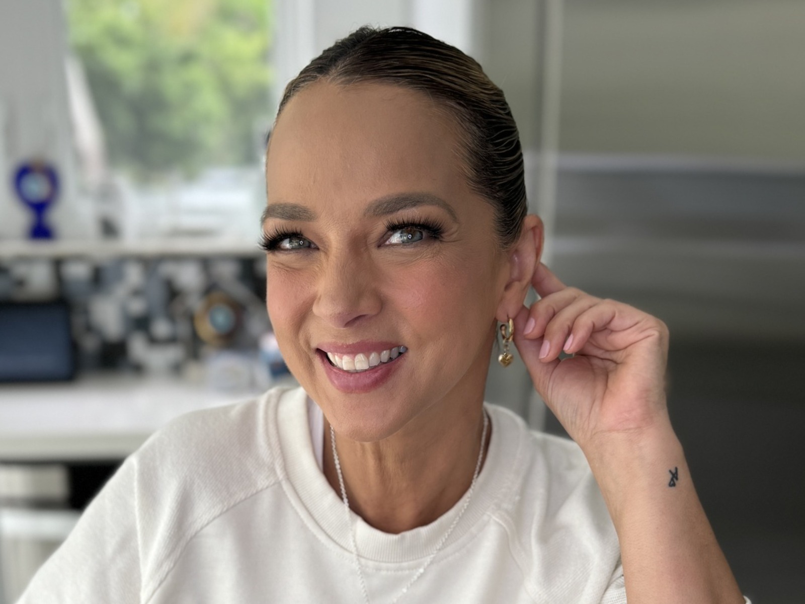 Adamari López forma parte de las filas de Univision, donde es conductora del programa "Desiguales" (Foto: Adamari López / Facebook)