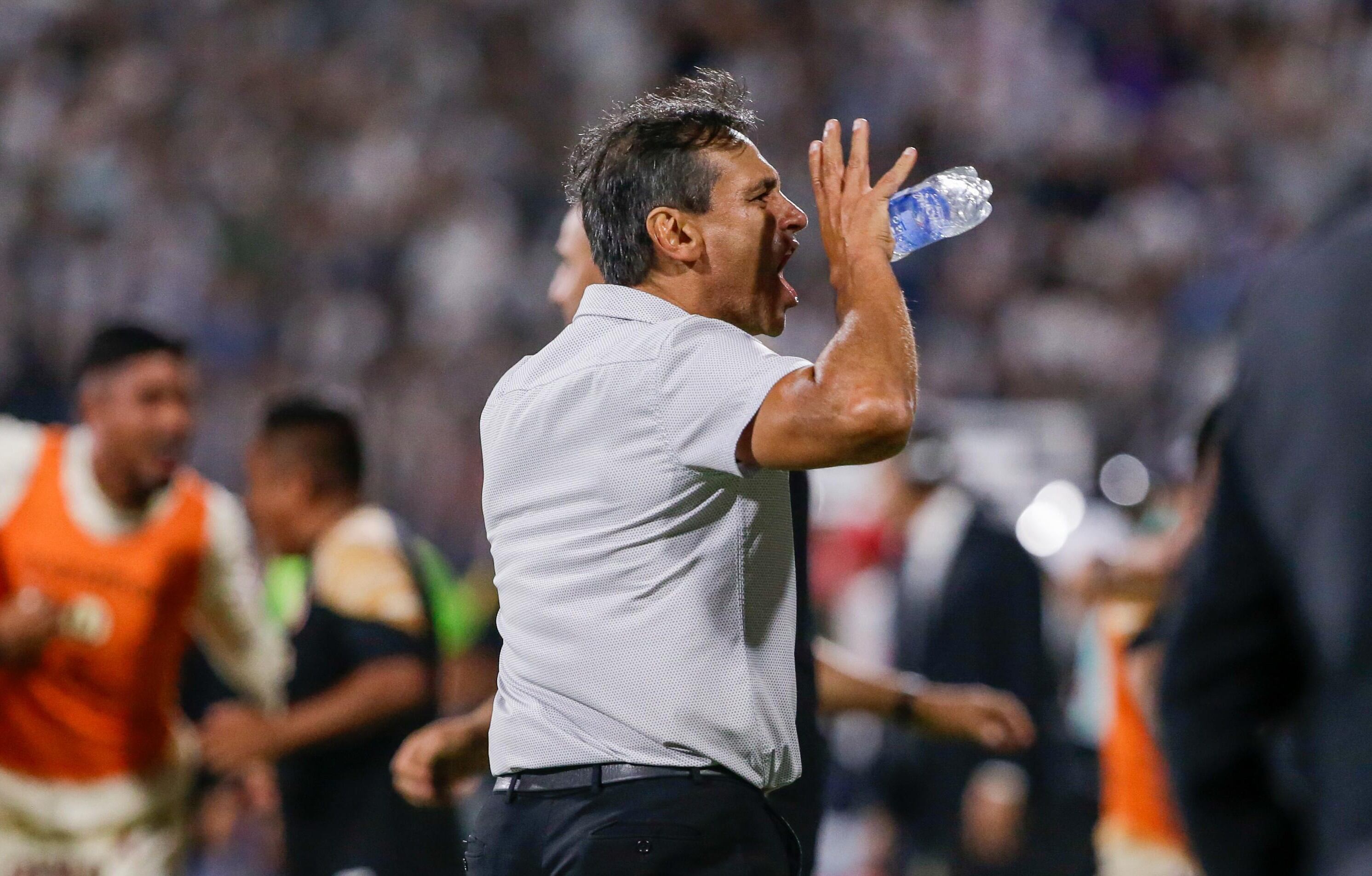 Fabián Bustos fue sancionado cuatro fechas por estos gestos en el clásico. (Foto: GEC)