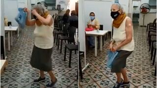 El baile viral con el que una anciana celebra que la hayan vacunado contra el covid-19