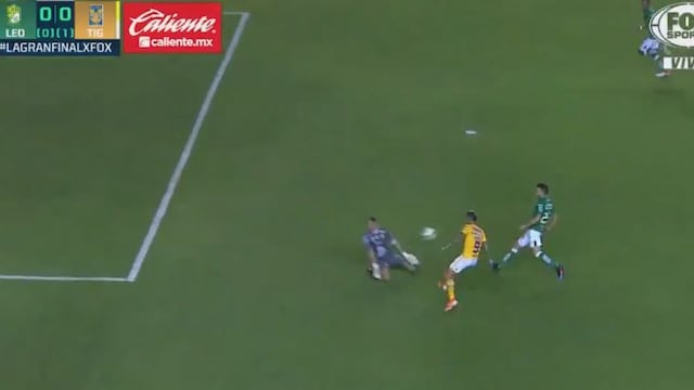 ¡Insólito por donde lo veas! Eduardo Vargas falló el gol del título de Tigres contra León [VIDEO]