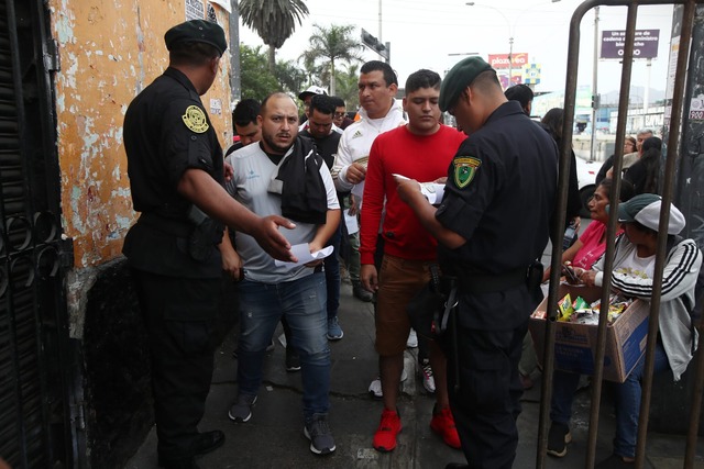 Las mejores postales de la llegada de hinchas al Estadio Nacional (Foto: Jorge Cerdán / GEC)
