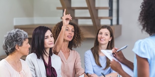 Emprendimiento en Perú: 1 de cada 4 mujeres se capacita en inteligencia artificial para impulsar su negocio
