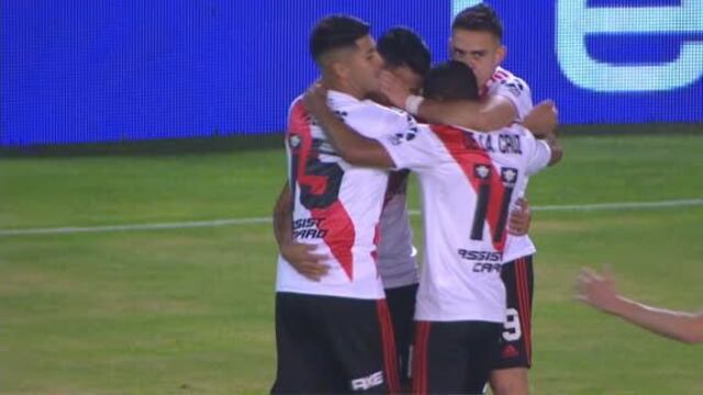 ¡Tremendo saque de Armani! El portero pase largo y De la Cruz aprovechó para anotar el 1-0 ante Aldosivi