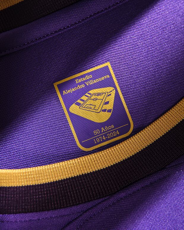 Alianza Lima presentó su camiseta morada para octubre. (Foto: Alianza Lima).