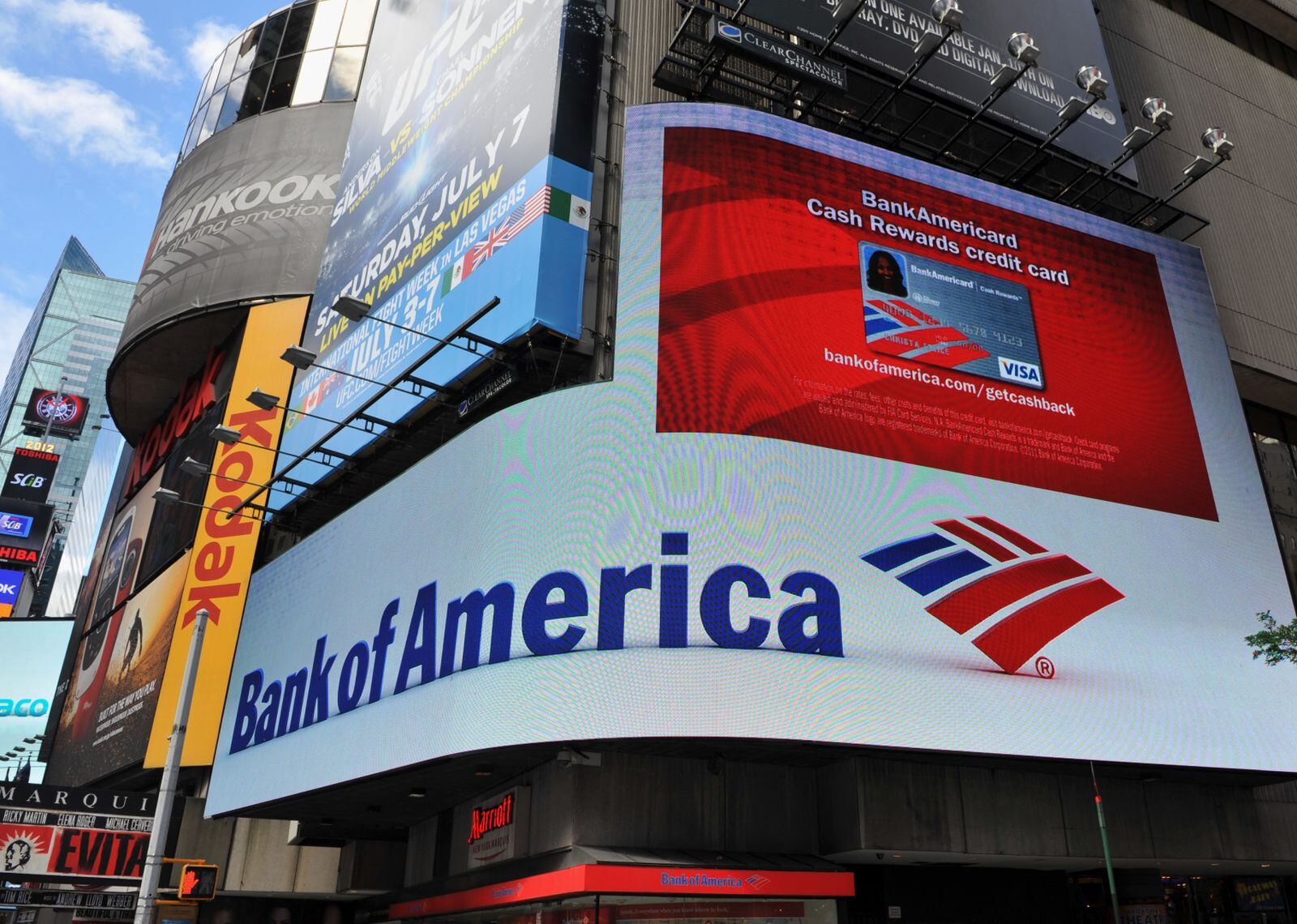 Bank of America aplicará su nuevo aumento salarial en Estados Unidos, como estipula si cronograma que culmina en 2025 (Foto: AFP)