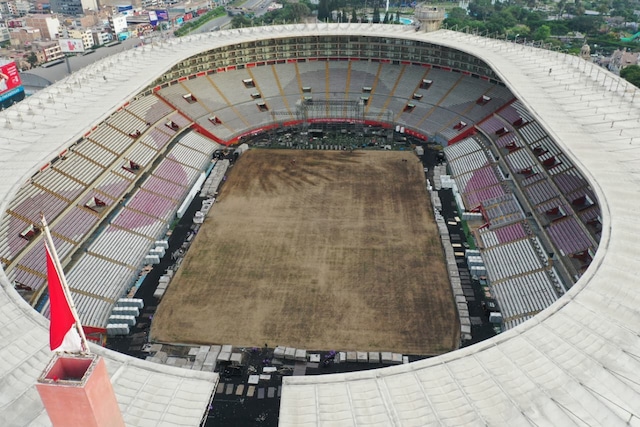 Las lamentables condiciones en las que se encuentra el gramado del Estadio Nacional. (Foto: Julio Reaño / GEC)
