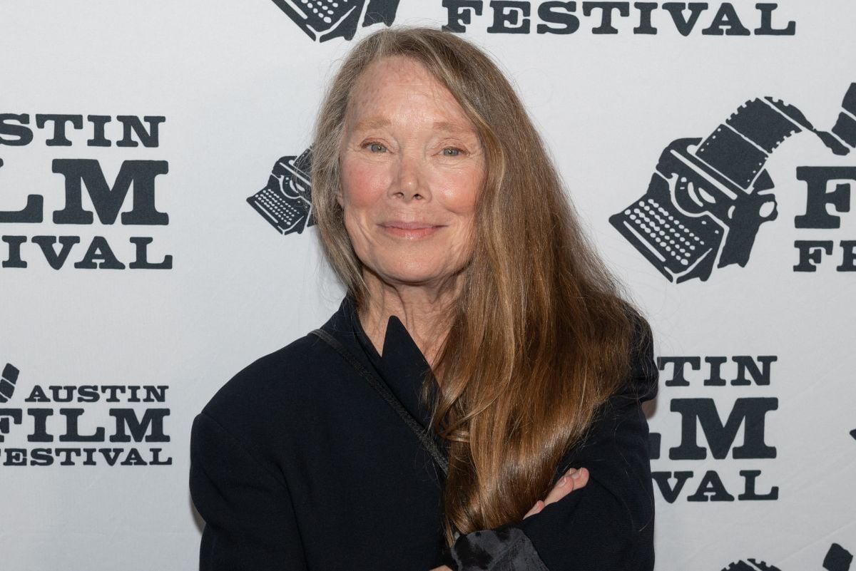 La vez que la actriz Sissy Spacek llegó a la proyección de "Sam & Kate" en el Paramount Theatre de Austin, Texas, el 28 de octubre de 2022 (Foto: Suzanne Cordeiro / AFP)