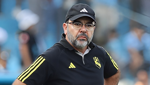 Enderson Moreira dejó de ser el técnico de Sporting Cristal tras perder el Torneo Apertura.