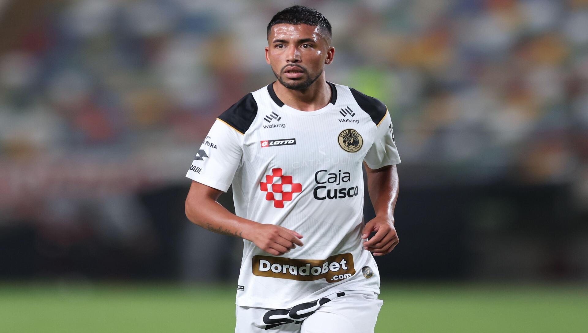 Los dorados buscarán remontar la serie como local en el duelo decisivo Cusco FC vs Sporting Cristal (Crédito: Alamy Stock Photo).