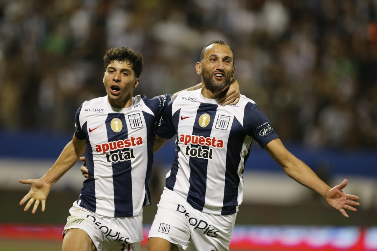 Hernán Barcos marcó un doblete ante Mannucci (Foto: Violeta Ayasta/GEC)