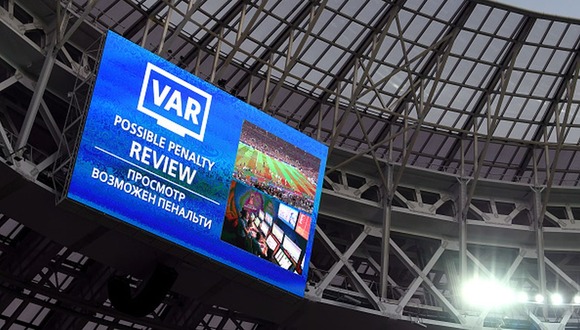 El VAR fue creado a principios de la década de 2010 por el proyecto Arbitraje 2.0, liderado por la Real Asociación de Fútbol de los Países Bajos. (Foto: Getty Images)