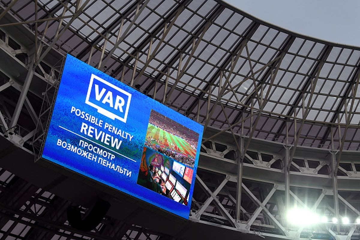 El VAR fue creado a principios de la década de 2010 por el proyecto Arbitraje 2.0, liderado por la Real Asociación de Fútbol de los Países Bajos. (Foto: Getty Images)