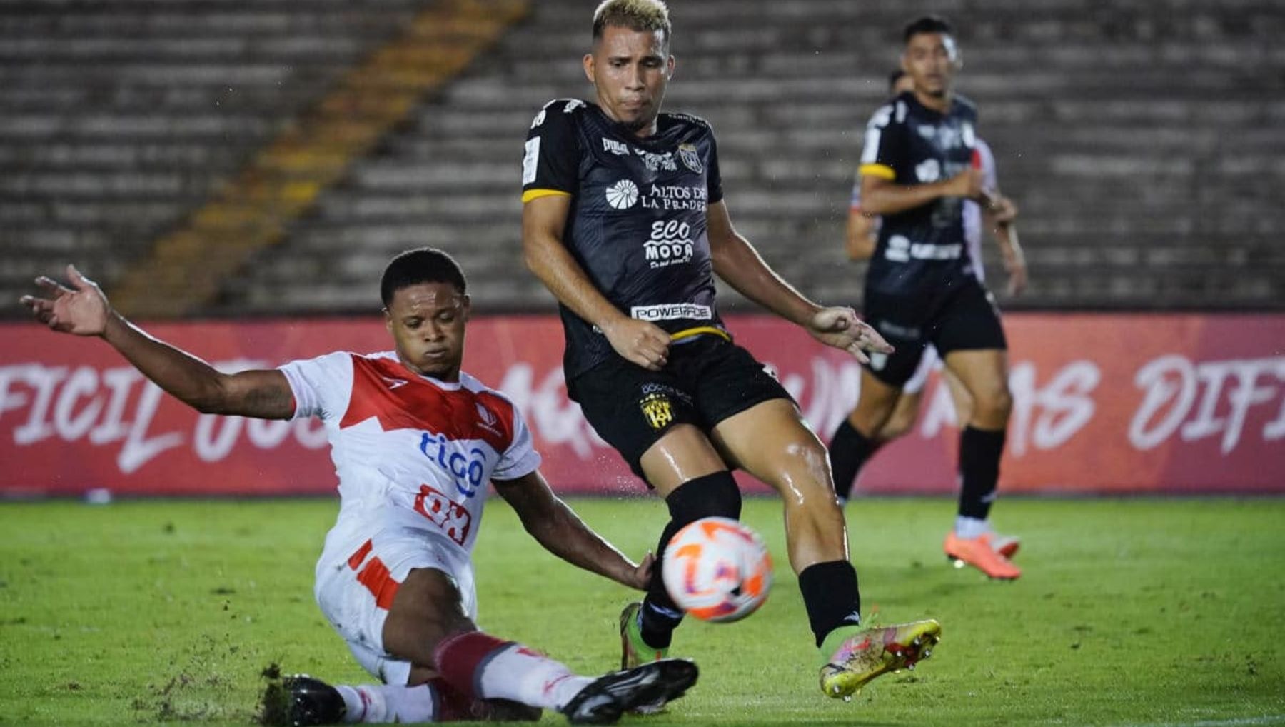 Desde el Estadio Independencia, Real Estelí vs LDA Alajuelense juegan la final de ida por la Copa Centroamericana. (Foto: AFP)