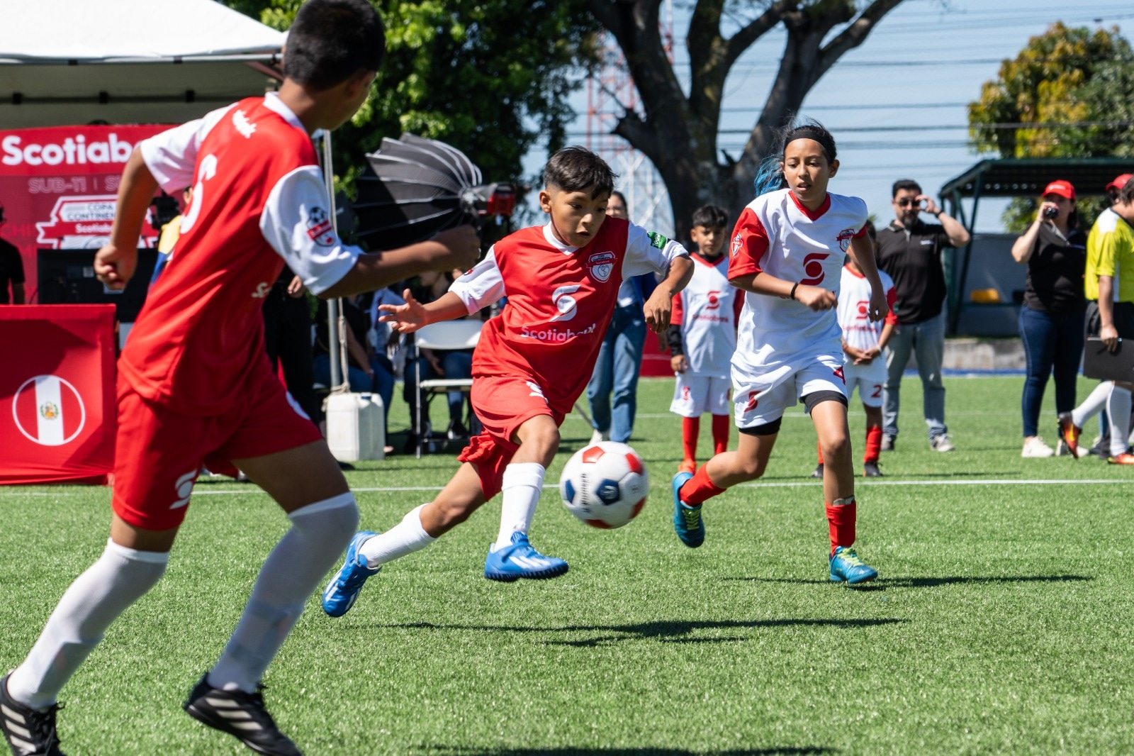 Equipo peruano de futbol mixto Sub 11 salió campeón de Copa Continental. (Foto: Scotiabank)