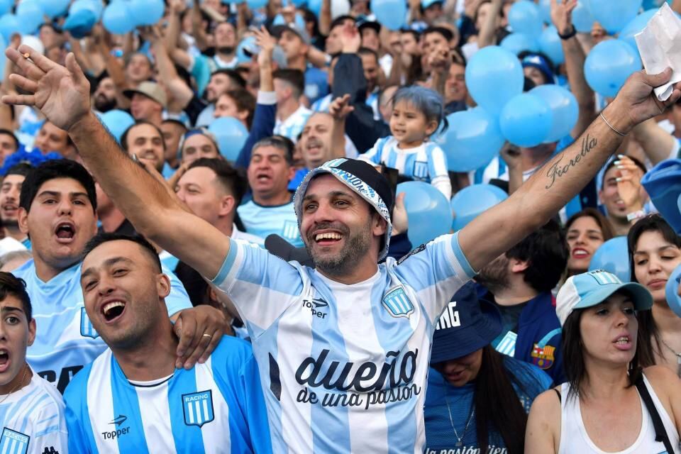 Hinchas de Racing no creen que se de el fichaje de Guerrero.(Foto: Agencias)