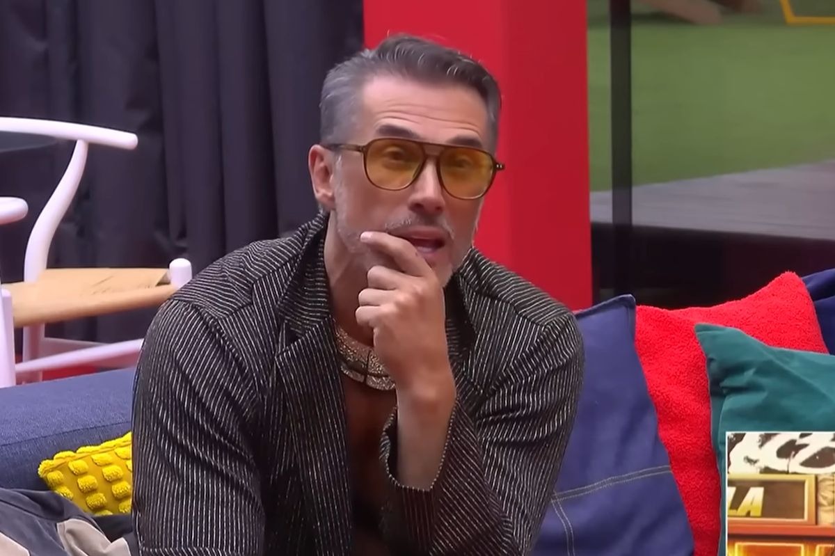 La cara de sorpresa de Sergio Mayer al saber que uno de los finalistas será eliminado este viernes de "La casa de los famosos México" (Foto: TelevisaUnivision)