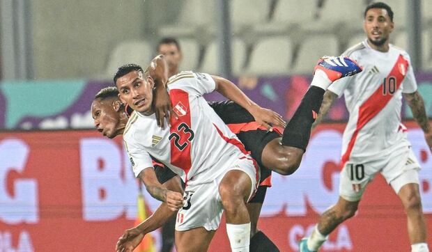 Alex Valera en el duelo ante Colombia en el Estadio Nacional. (Foto: Bicolor)