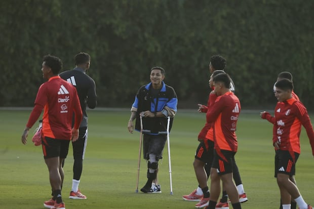 Entrenamiento de la Selección Peruana con la visita de Yoshimar Yotún antes del amistoso contra Paraguay. (Foto: Fotos: Violeta Ayasta/@photo.gec).