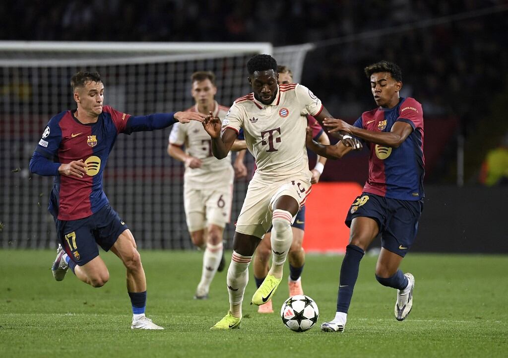 Davies enfrentó hace poco al Barcelona de Hansi Flick. (Foto: AFP)