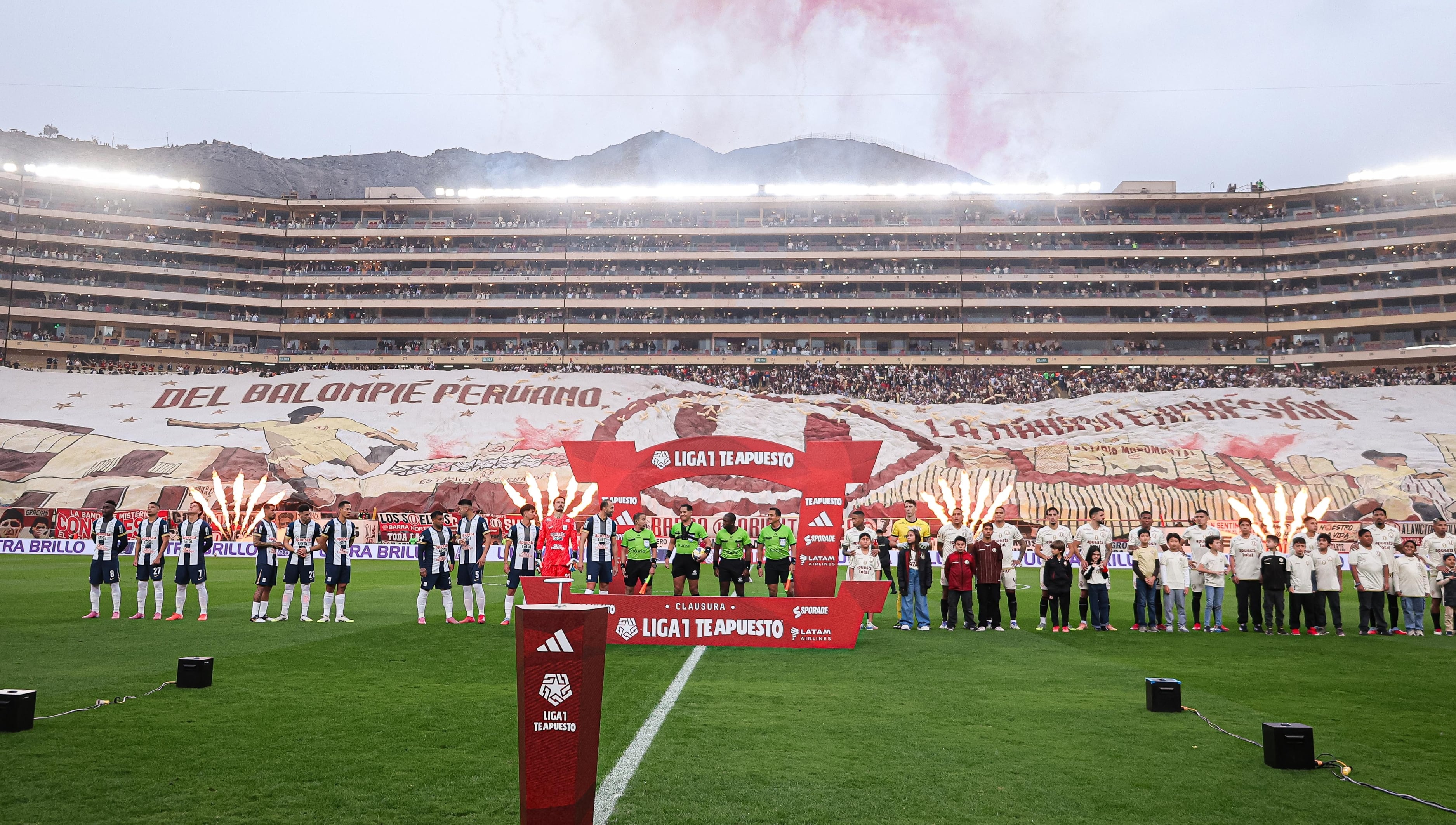 Universitario vs. Alianza Lima por la fecha 9 del Torneo Apertura en el Estadio Monumental. (Foto: LFP)