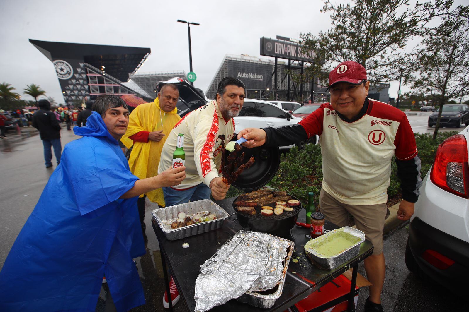 Colonia de hinchas de la 'U' en Estados Unidos espera el amistoso ante Atlético Nacional en Miami. (Foto: Leonardo Fernández / GEC)