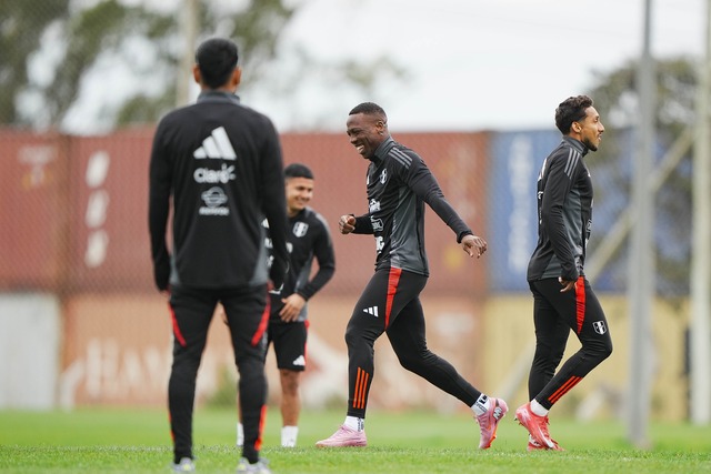 Selección Peruana cumplió su tercer día de entrenamientos en Montevideo ya con el equipo completo. (Foto: FPF)